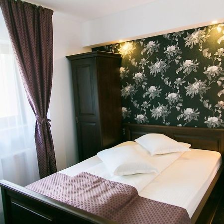 White House Hotel Fagaras Exterior photo