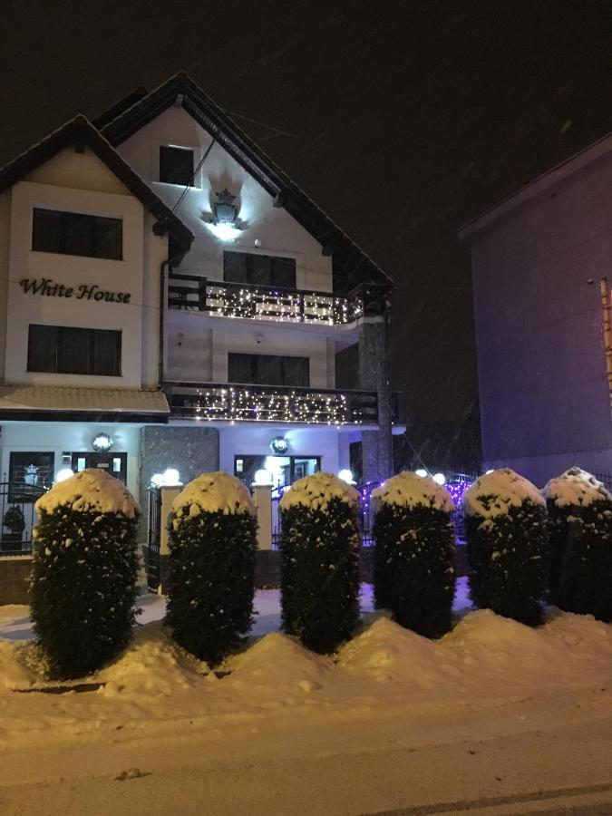 White House Hotel Fagaras Exterior photo