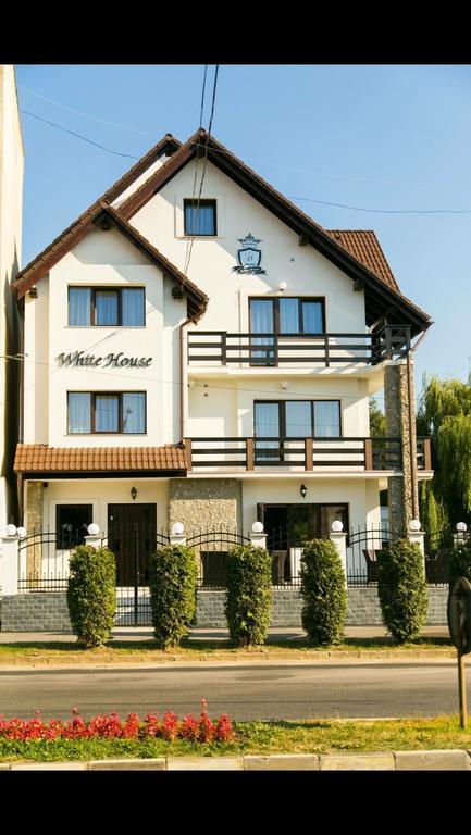 White House Hotel Fagaras Exterior photo