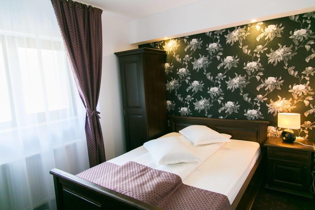 White House Hotel Fagaras Exterior photo
