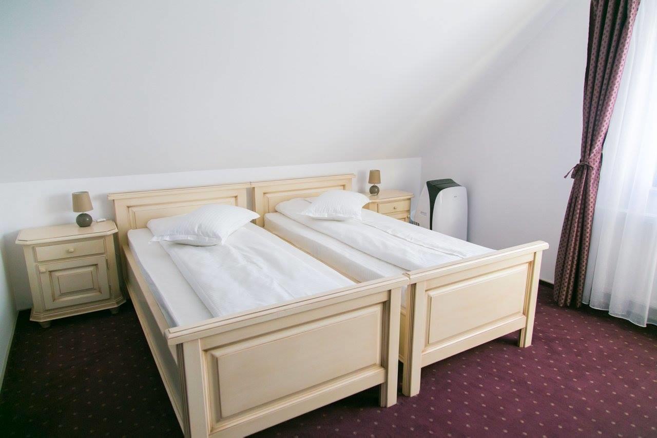 White House Hotel Fagaras Exterior photo